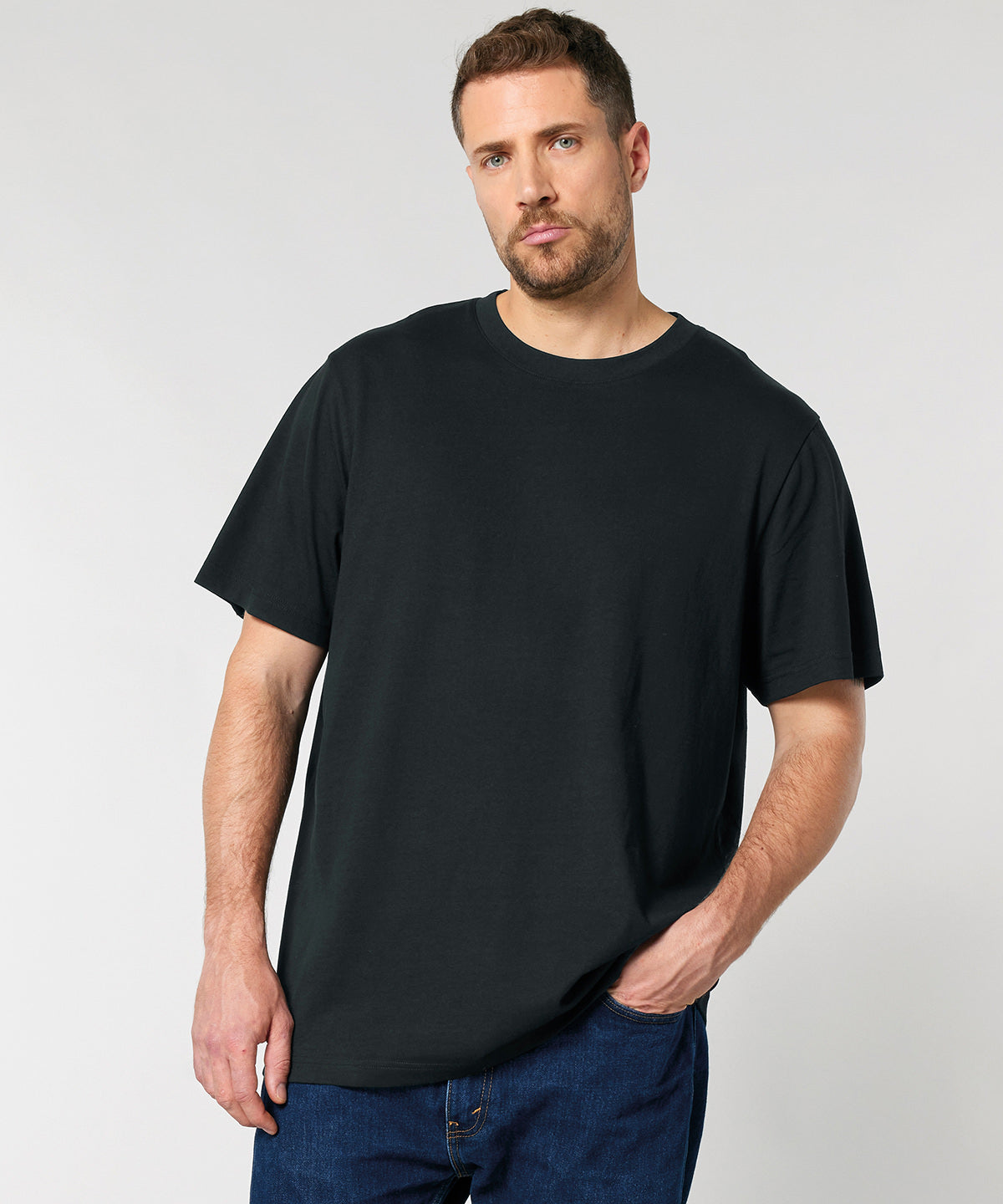 Stanley/Stella Unisex Sparker 2.0 heavy t-shirt, lifestyle photo