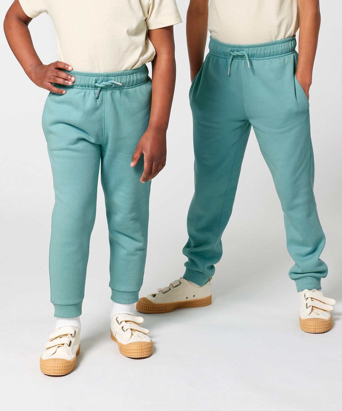 Stanley/Stella Kids Mini Mover 2.0 iconic jogger pants, lifestyle photo