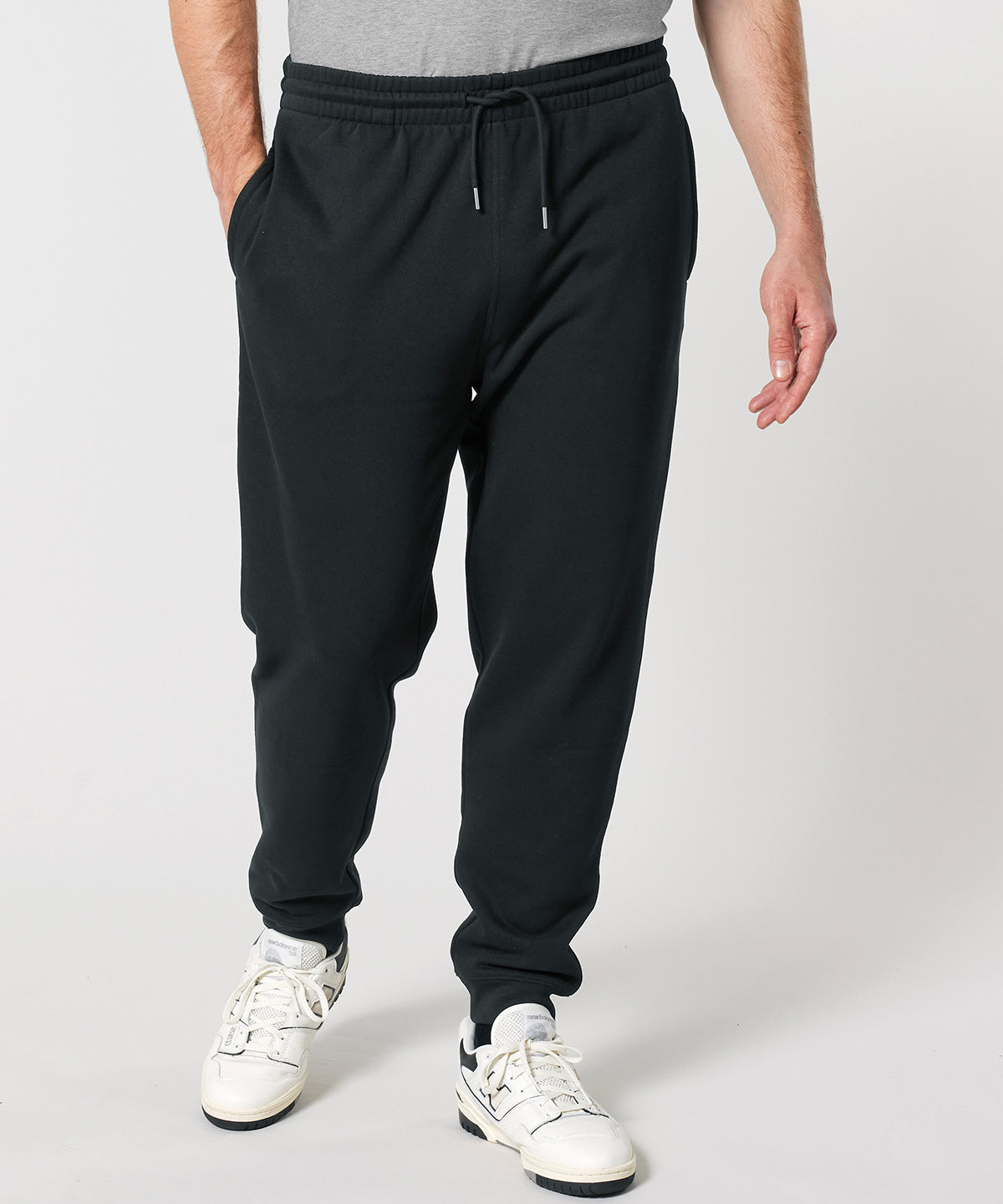 Stanley/Stella Unisex Mover 2.0 iconic jogger pants, lifestyle photo