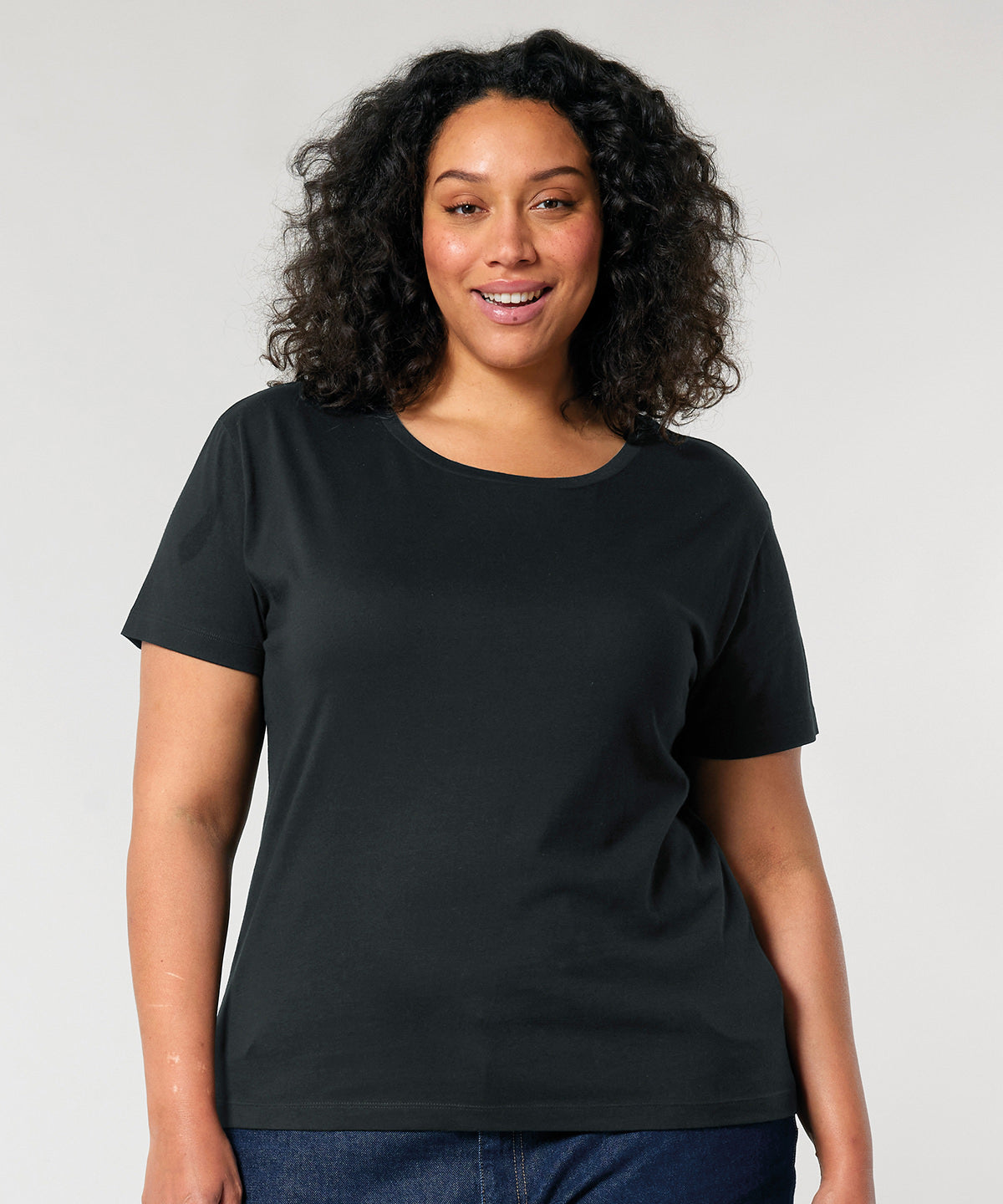 Stanley/Stella Women’s Stella Serena iconic mid-light t-shirt, lifestyle photo