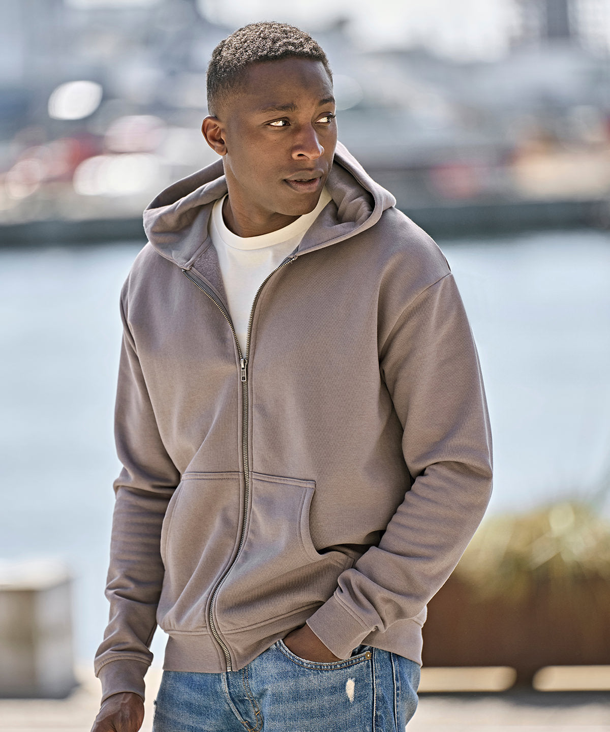 Tee Jays UNLABELED hooded full-zip sweatshirt, lifestyle photo