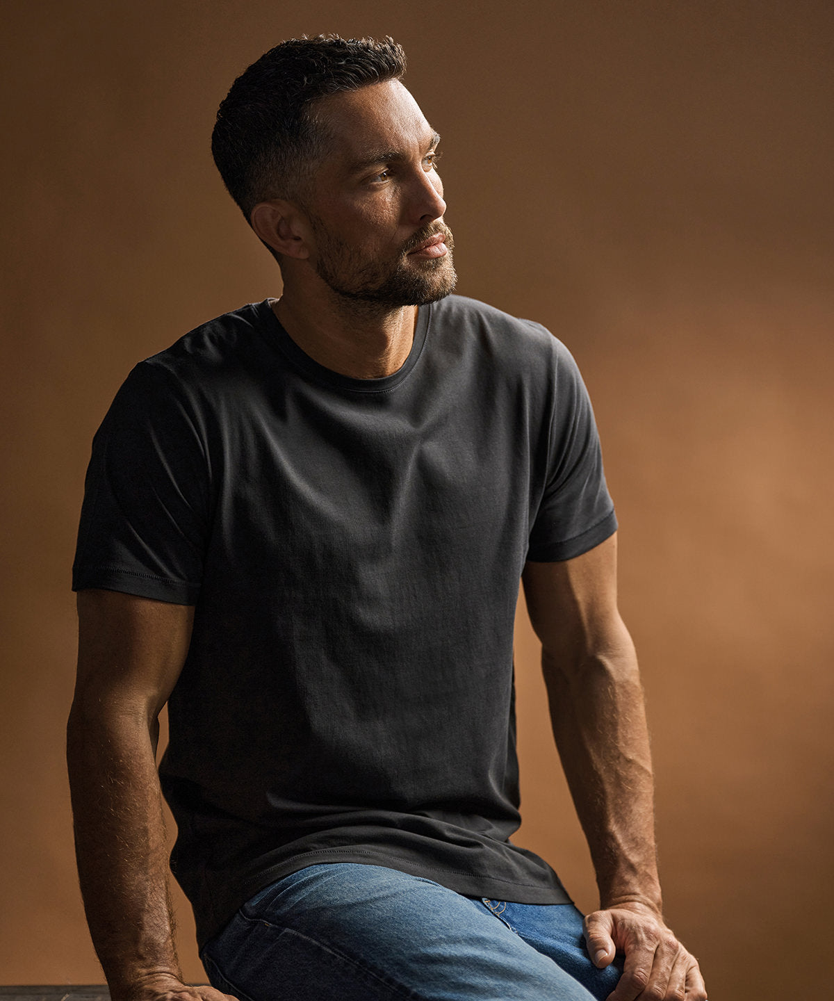 Tee Jays Luxury tee, lifestyle photo