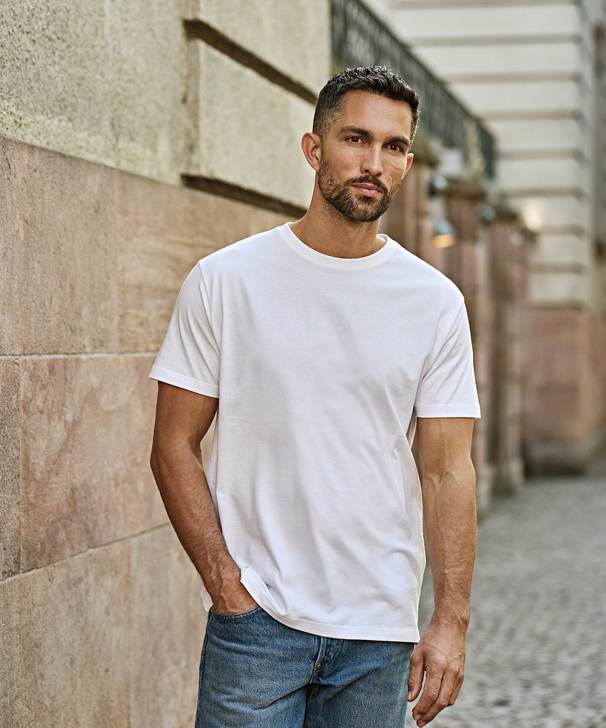 Tee Jays Sof tee, lifestyle photo
