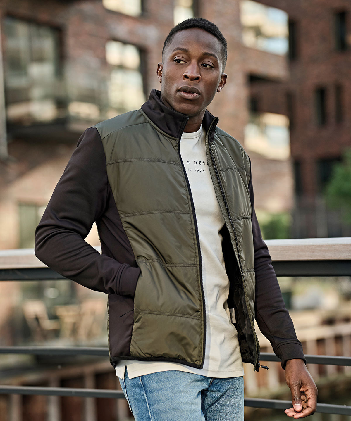 Tee Jays Hybrid-stretch jacket, lifestyle photo