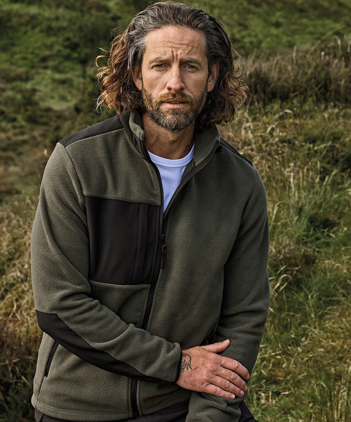 Tee Jays Mountain fleece, lifestyle photo