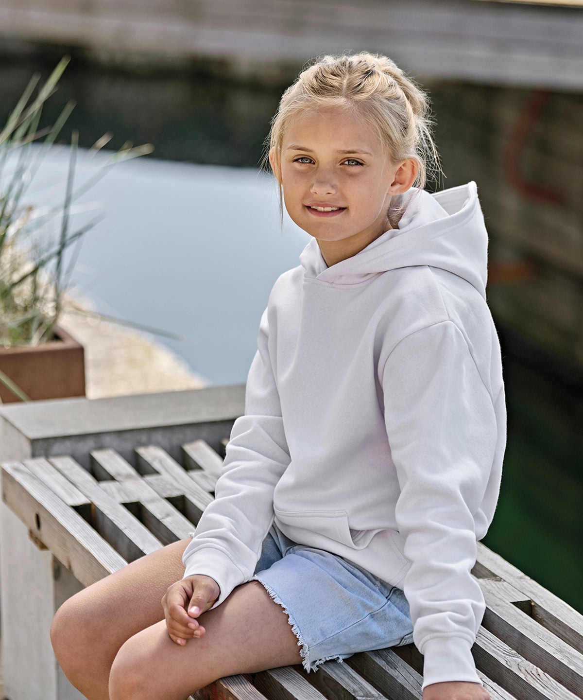 Tee Jays Junior UNLABELED hooded sweatshirt, lifestyle photo