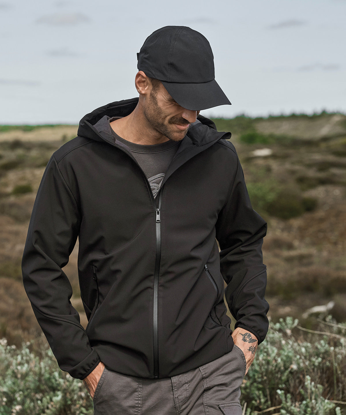 Tee Jays Performance hooded softshell, lifestyle photo