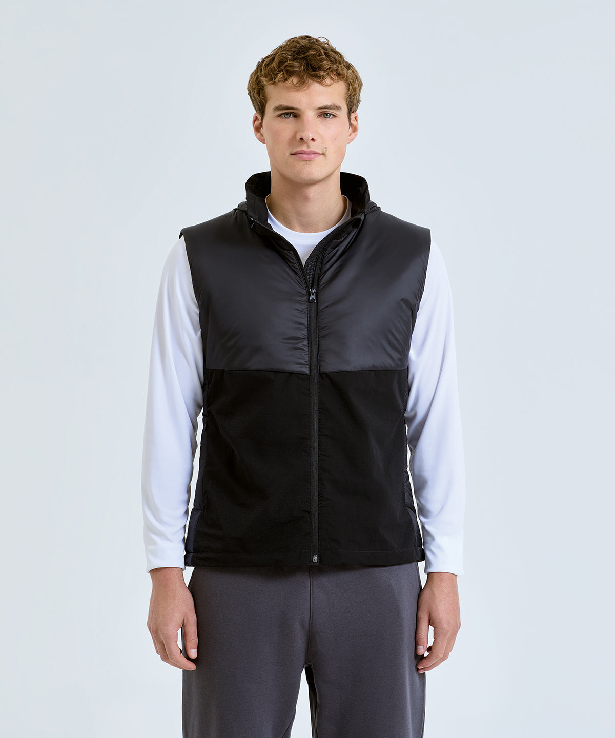 TriDri Men's insulated hybrid gilet in Black, lifestyle photo