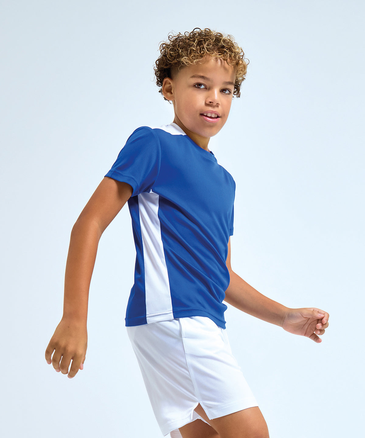 TriDri Kids contrast performance t-shirt, lifestyle photo