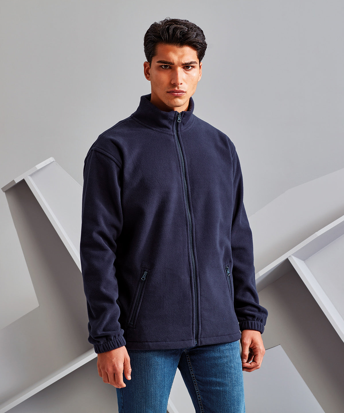 2786 Full-zip fleece, lifestyle photo