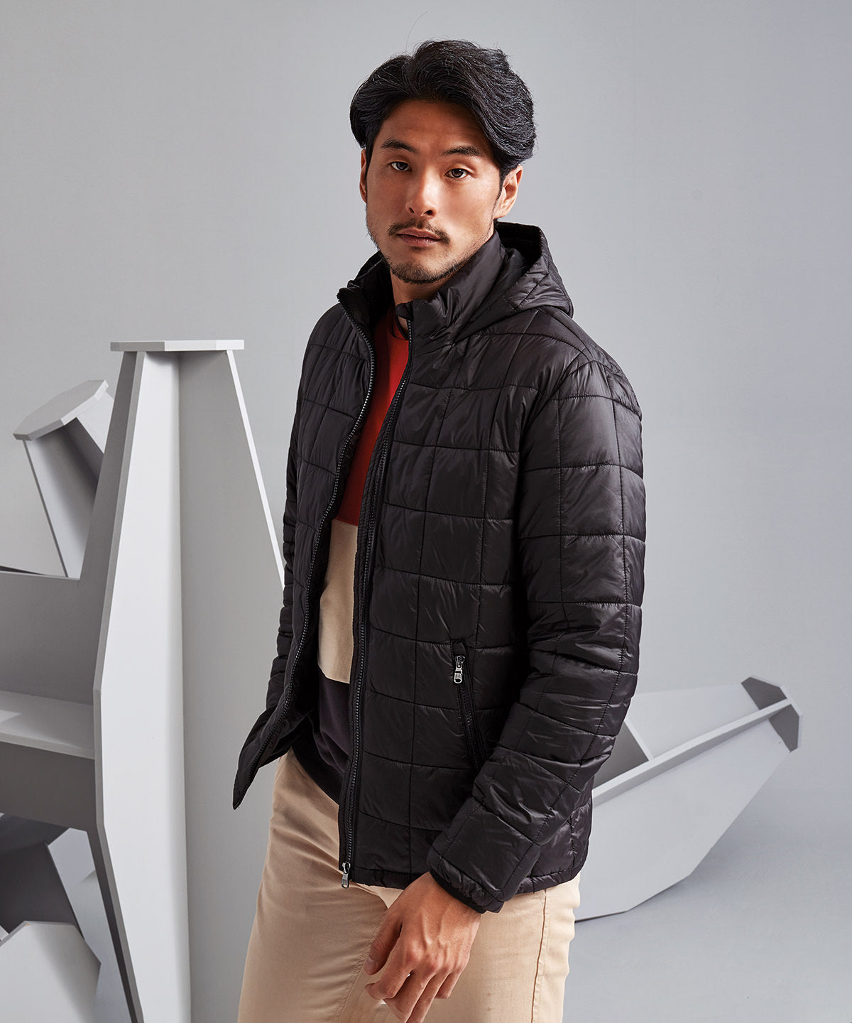 2786 Box quilt hooded jacket, lifestyle photo