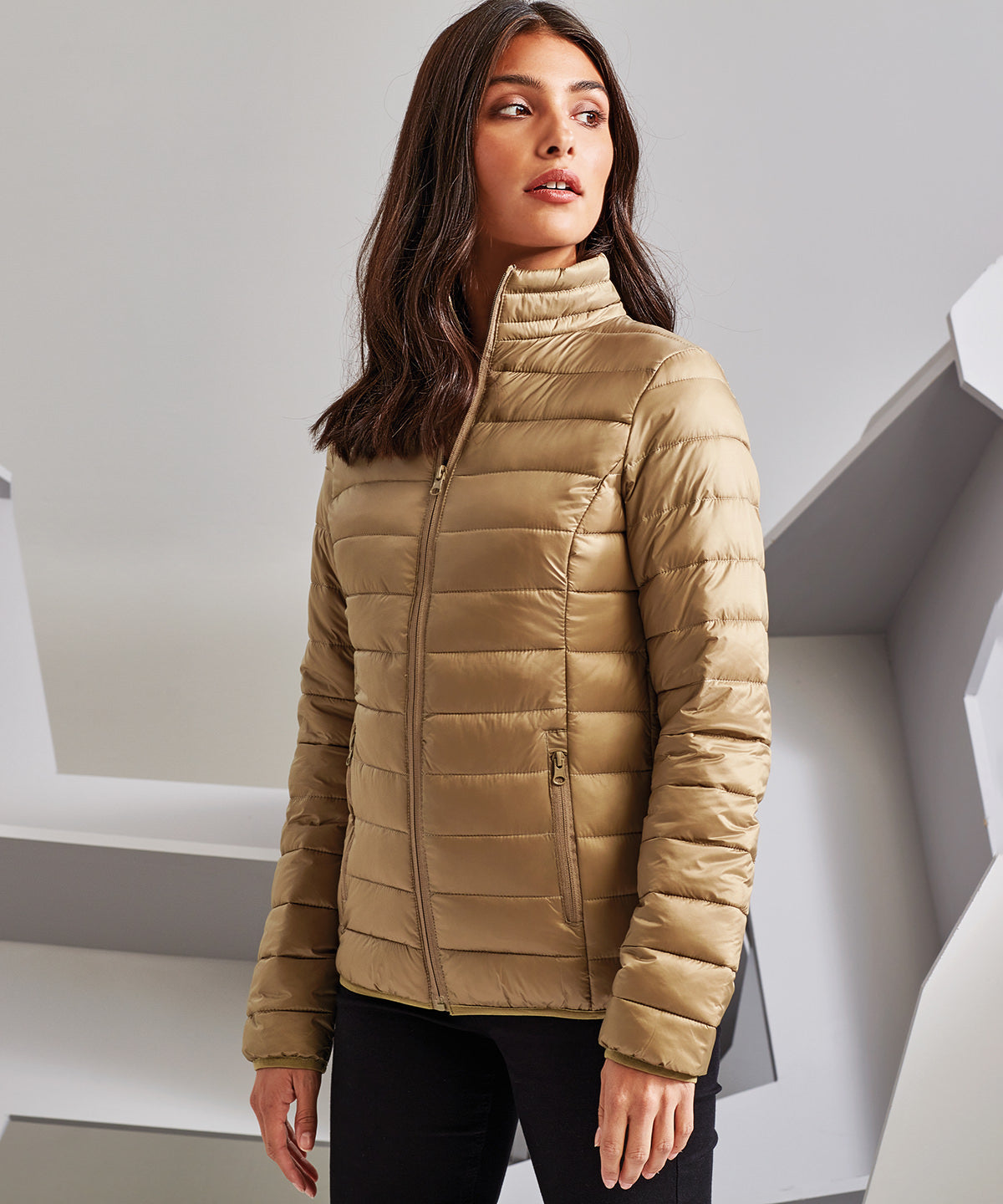 2786 Women's terrain padded jacket, lifestyle photo