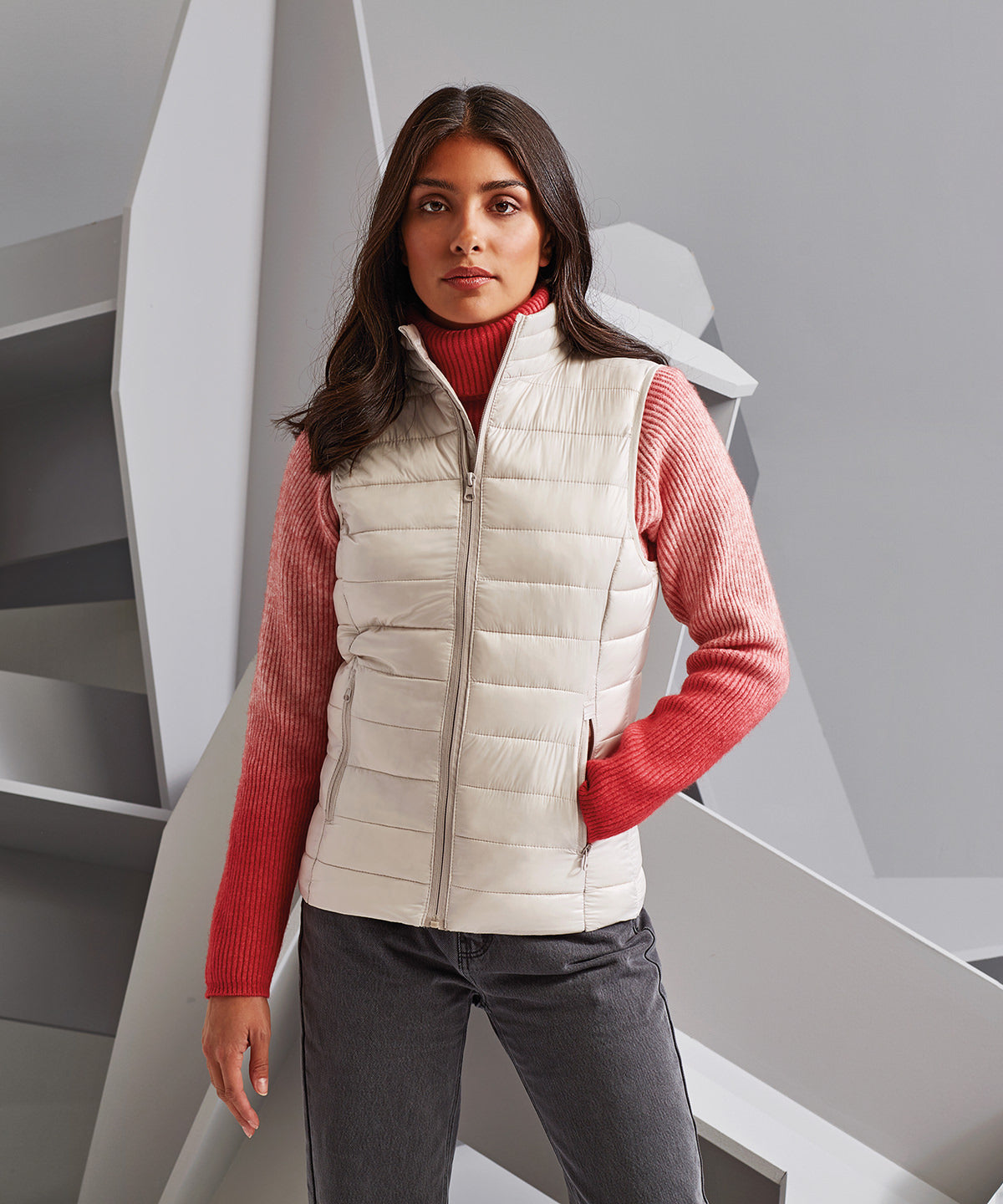 2786 Women's terrain padded gilet, lifestyle photo