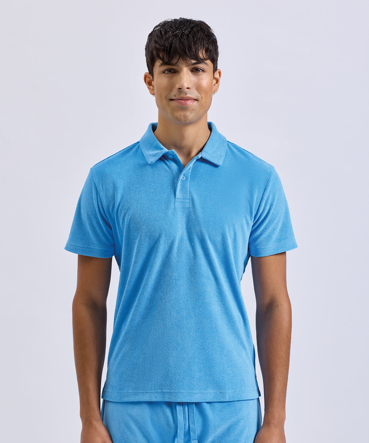Wombat Men’s Terry polo, lifestyle photo