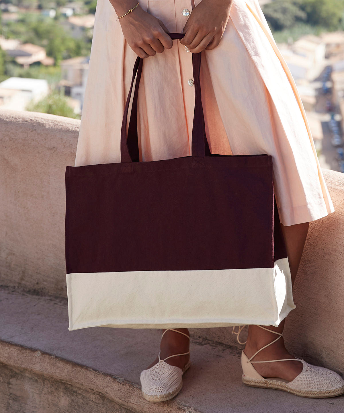 Westford Mill EarthAware organic contrast shopper, lifestyle photo