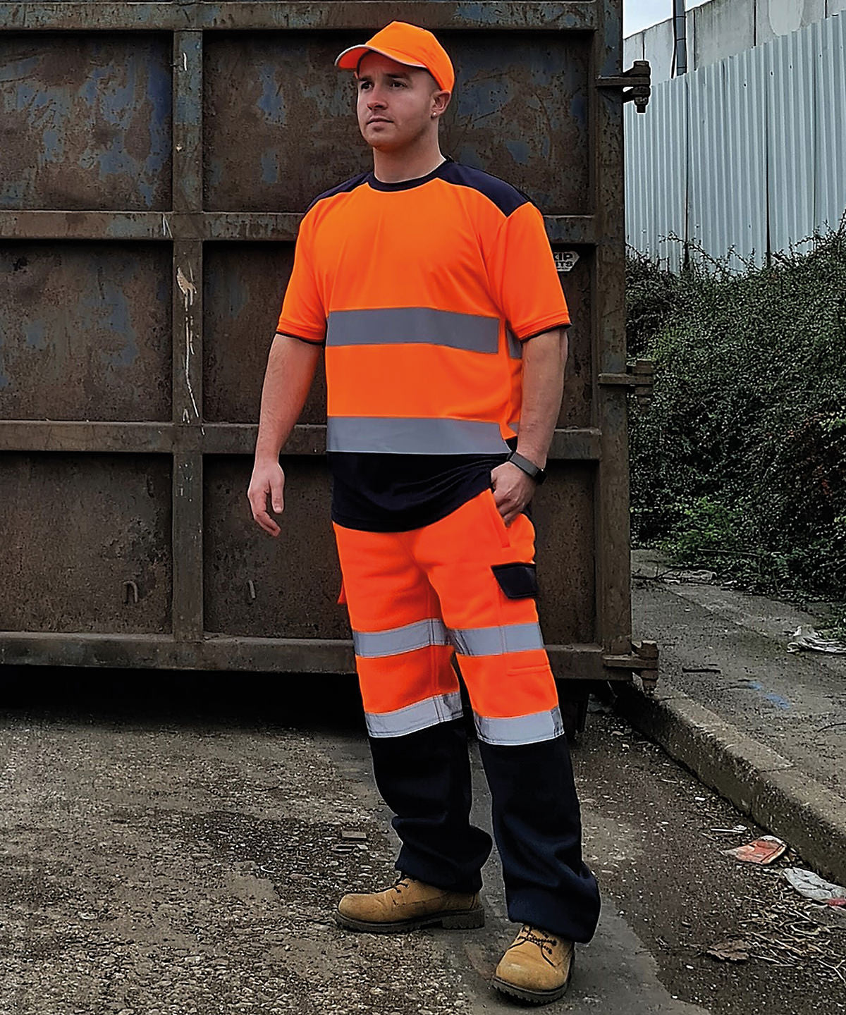 Yoko Hi-vis two-tone t-shirt, lifestyle photo