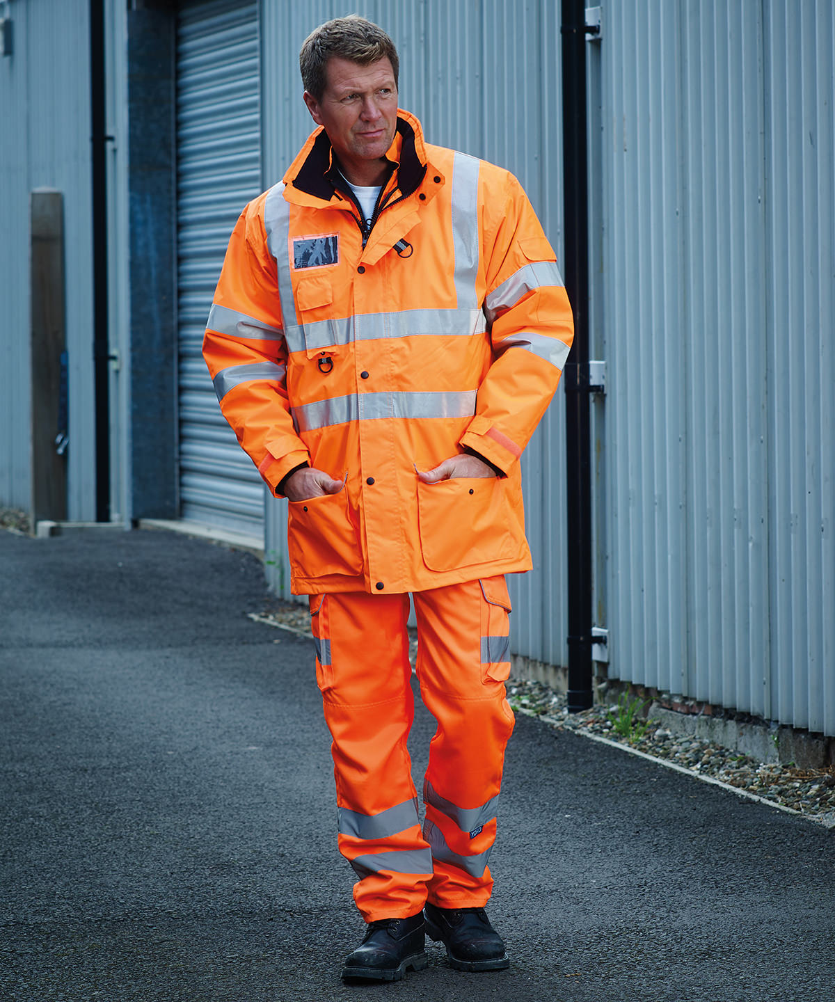 Yoko Hi-vis polycotton cargo trousers with kneepad pockets (HV018T/3M) in Orange, lifestyle photo