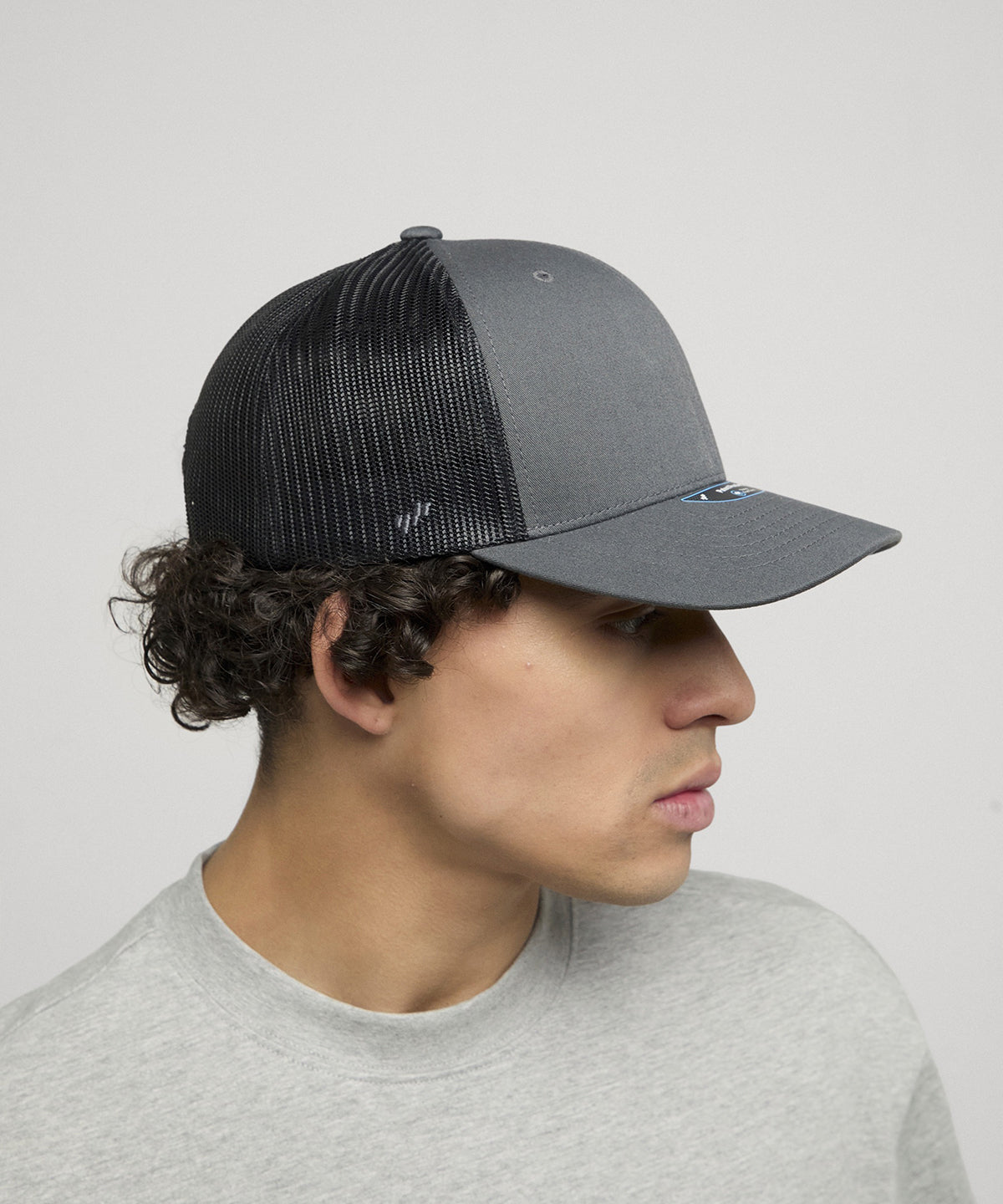 Flexfit by Yupoong YP Classics NU 2-tone, lifestyle photo