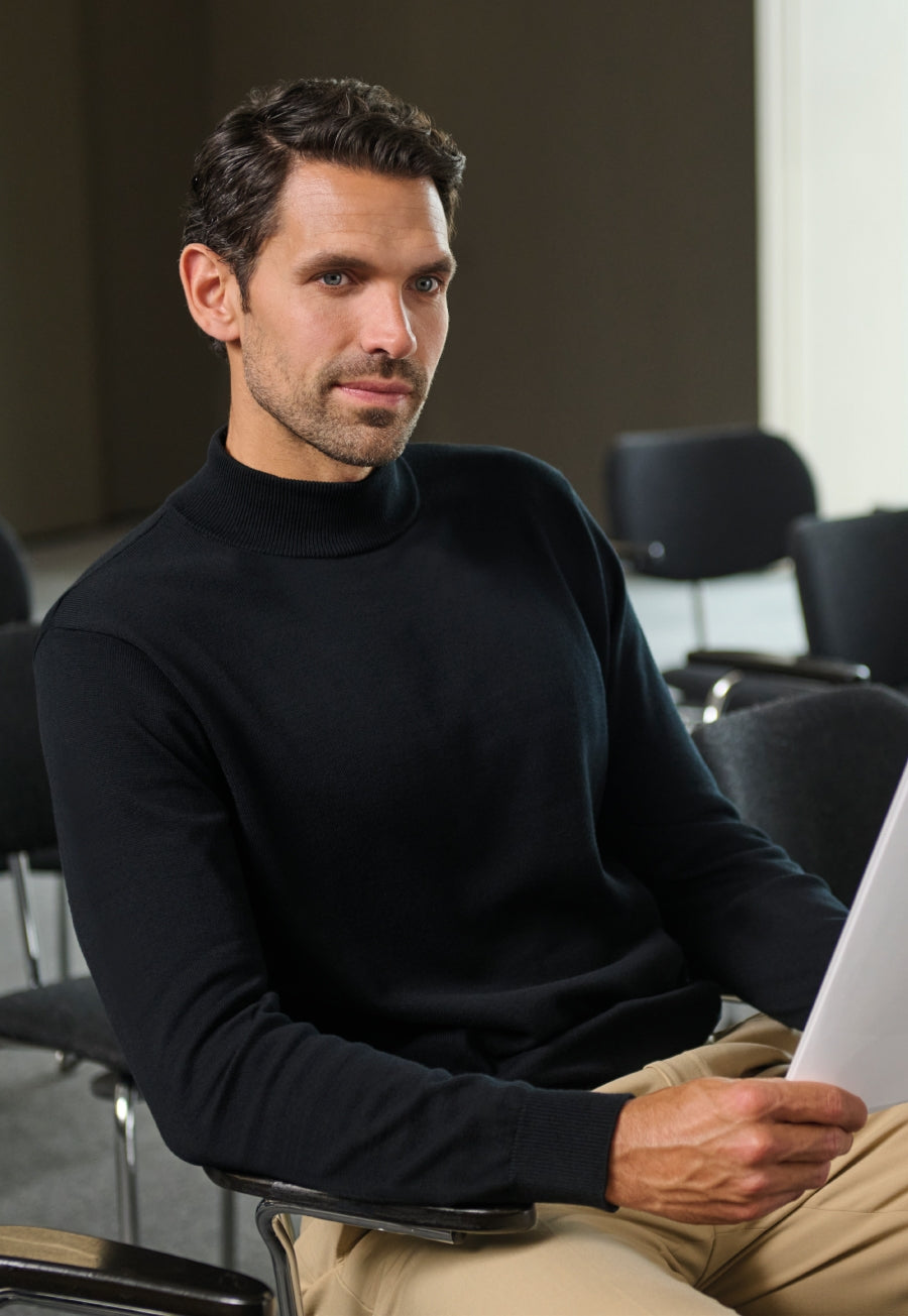 Brook Taverner Franklin Turtleneck Jumper in Black, image 5