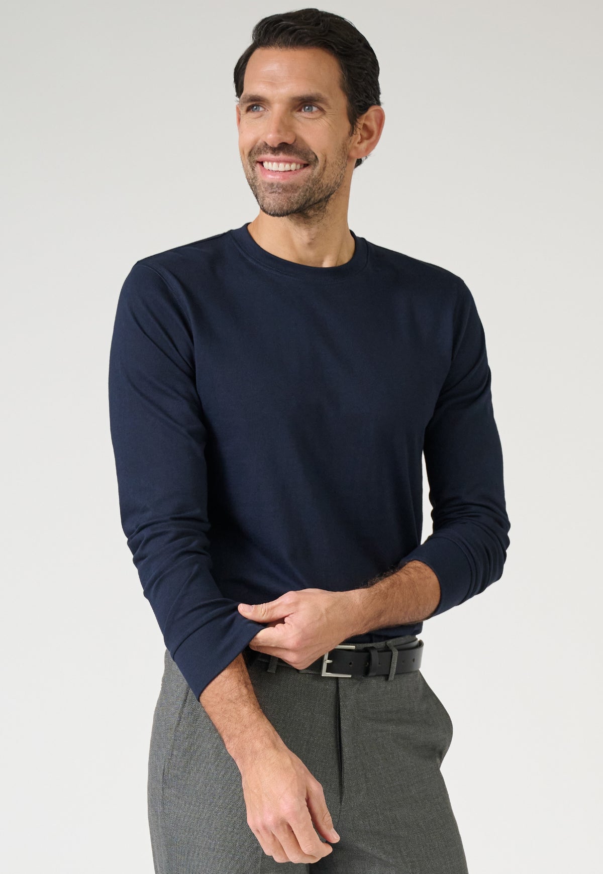 Brook Taverner Nevada T-Shirt in Navy, image 2