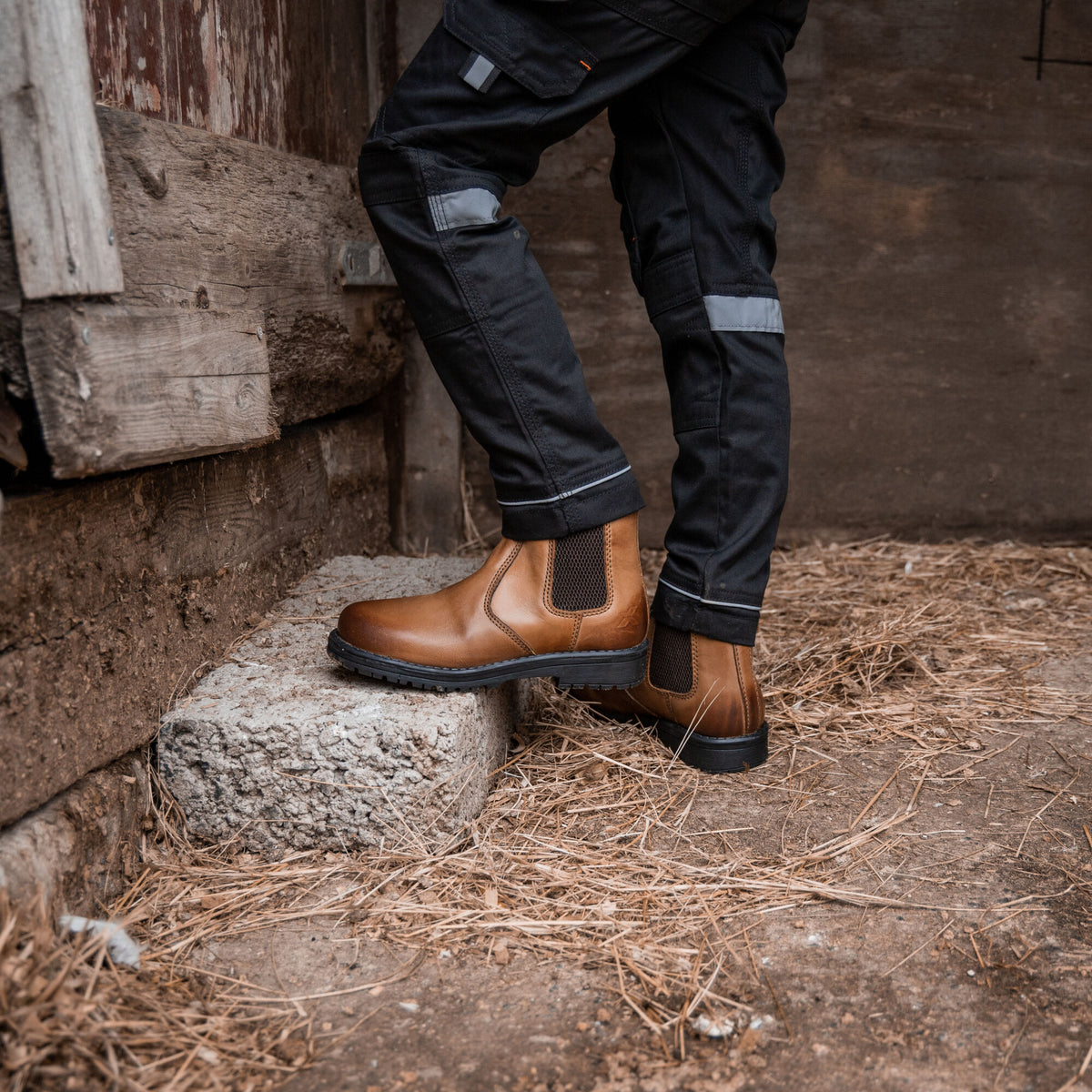 Xpert Heritage Wrangler Junior Dealer Boot Burnished Tan, front view