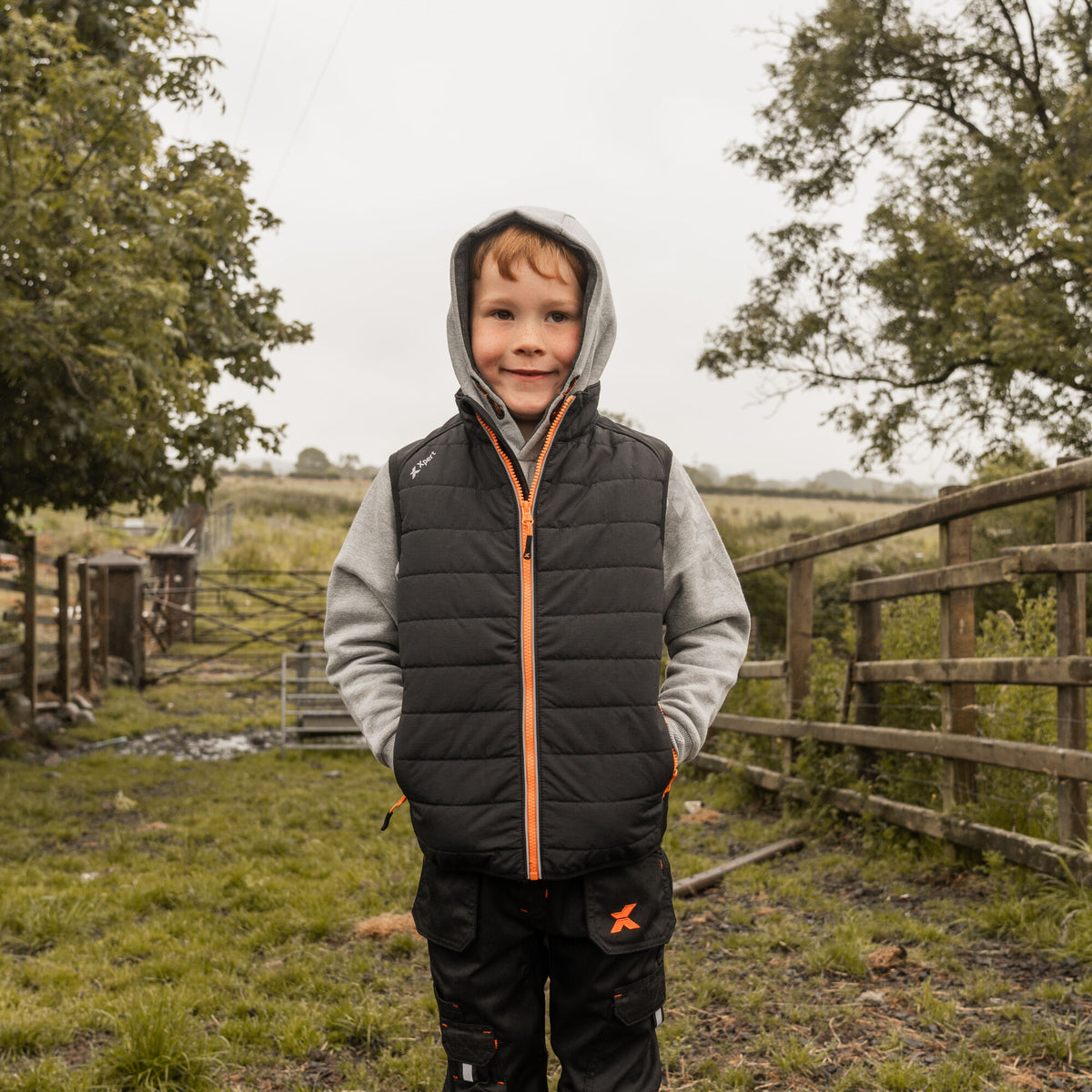 Xpert Pro Junior Rip-Stop Panelled Bodywarmer Black, front view
