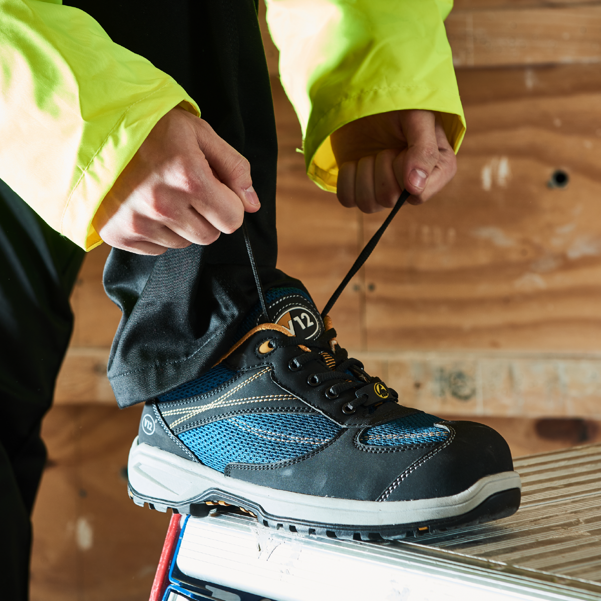 V12 Velocity IGS V1950 S1P SRC HRO safety boot in Cobalt – 1